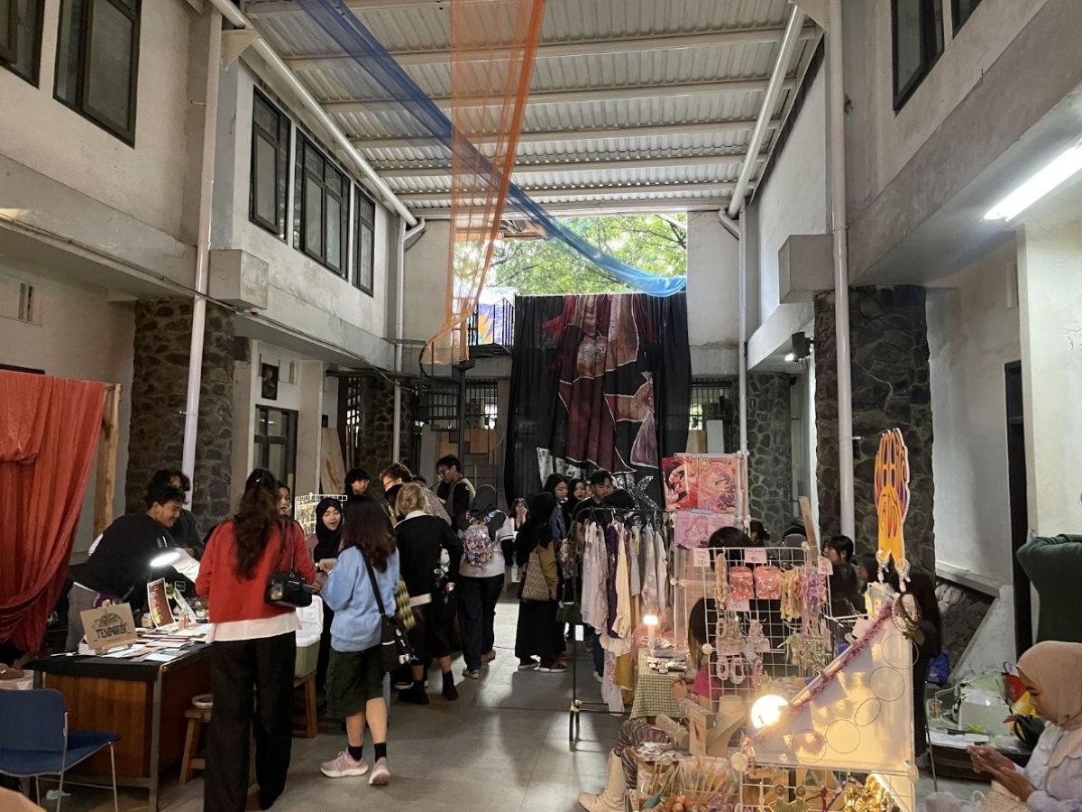 Pasar Seni ITB 2025 Jadi Panggung Kreatif dan Ekspresi Sosial Anak Muda