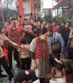 Puan Maharani Tekankan Pentingnya Pelestarian Budaya dan Penguatan UMKM saat Kunjungi Kampoeong Djadoel Semarang