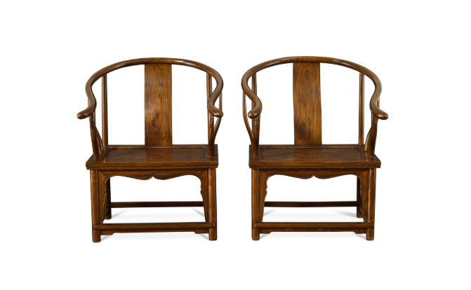 Elegansi Kayu Yumu: Sepasang Kursi Tapal Kuda Langka di Sotheby’s Hong Kong