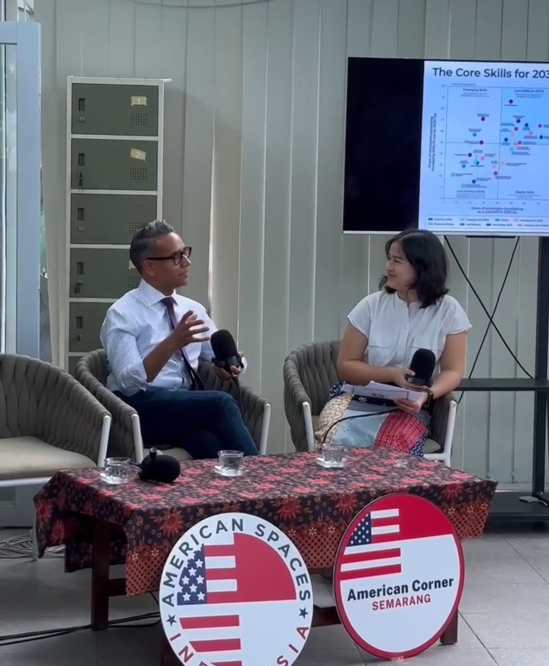 American Corner Usung Semangat “Gotong Royong Mendunia” untuk Pemberdayaan Masyarakat Semarang