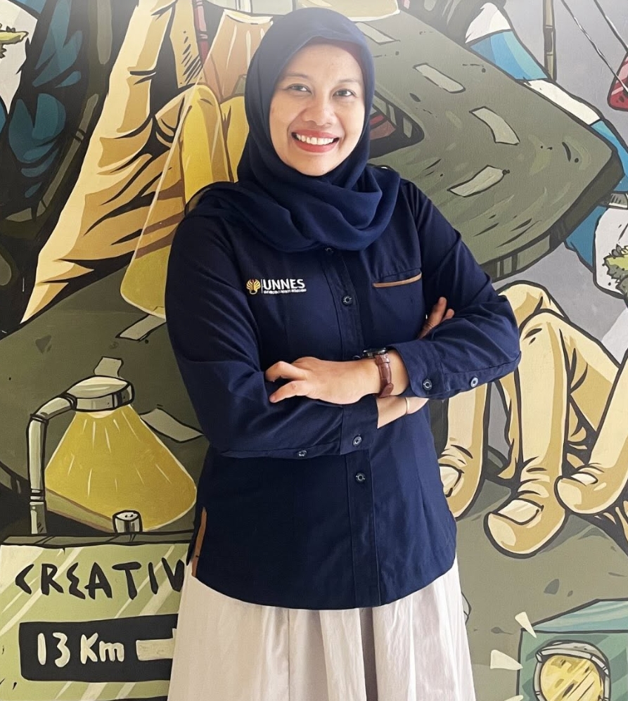 Dosen Wali Apresiasi Pameran Tunggal Airlangga, Soroti Imajinasi Kreatif yang “Liar”