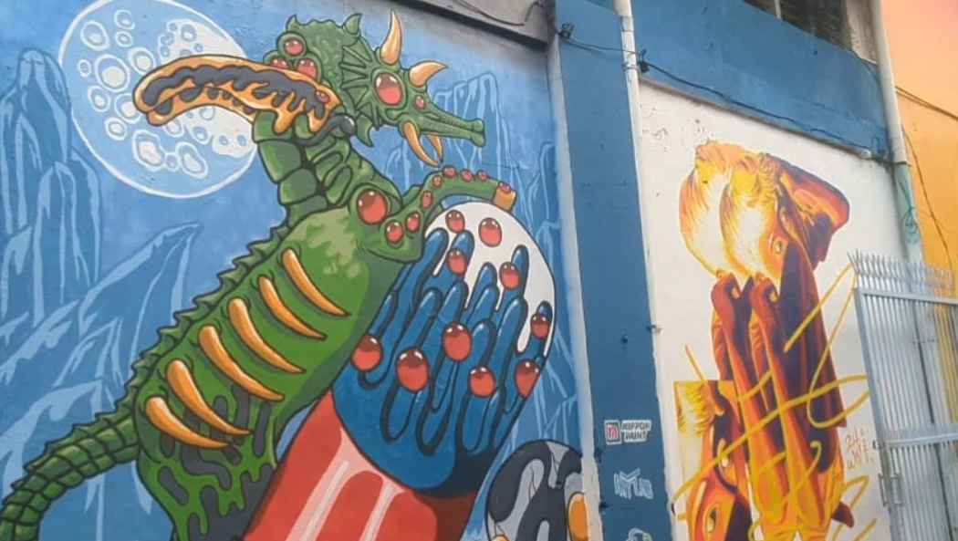 Filosofi Bebek dan Ironi Banjir Rob dalam Goresan Mural